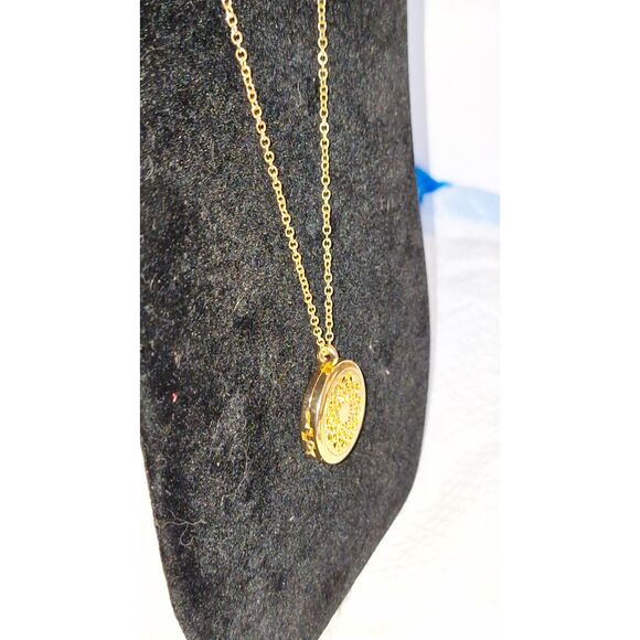 Aromatherapy Locket Oil Diffuser Necklace Gold Tone Grandmacore Mandalla - Picture 11 of 12